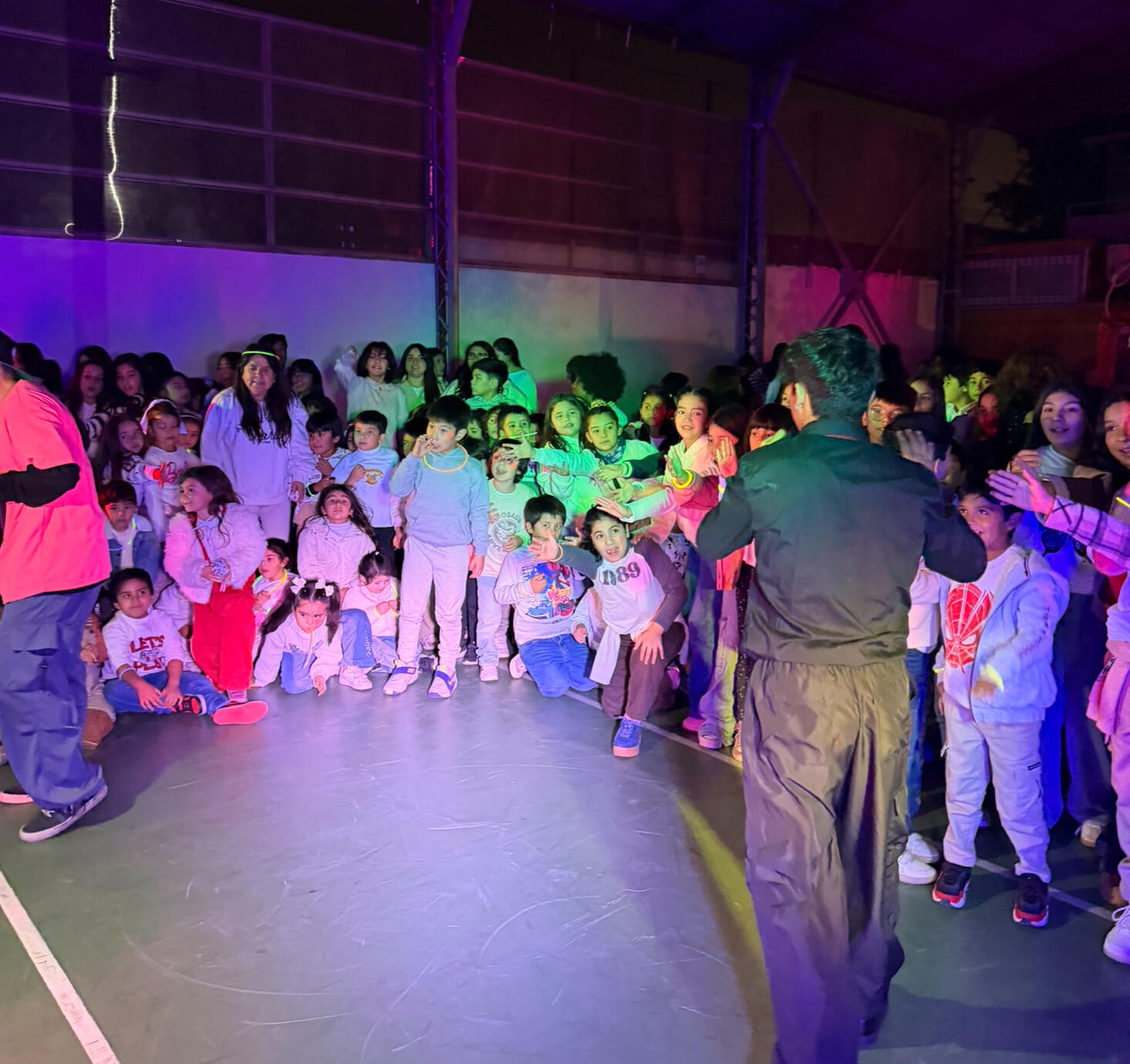 Competencias y dinámicas Juegos grupales para que los niños se diviertan juntos.